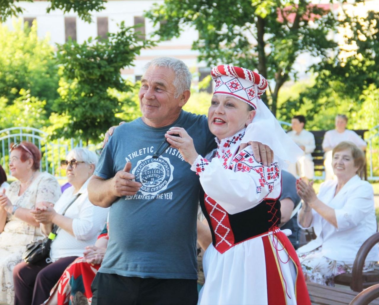 Петрыкаўскія артысты радуюць землякоў