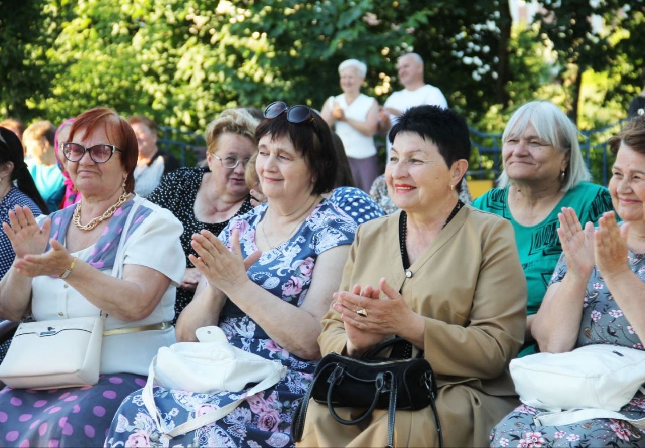 Петрыкаўскія артысты радуюць землякоў