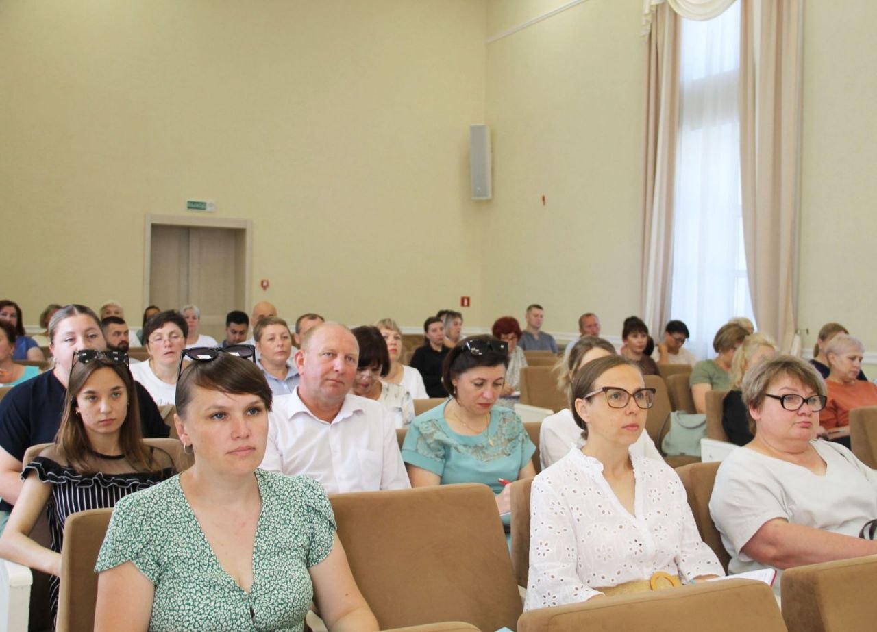 Як абараніць сябе і блізкіх: у Петрыкаўскім райвыканкаме прайшла інструктыўная нарада