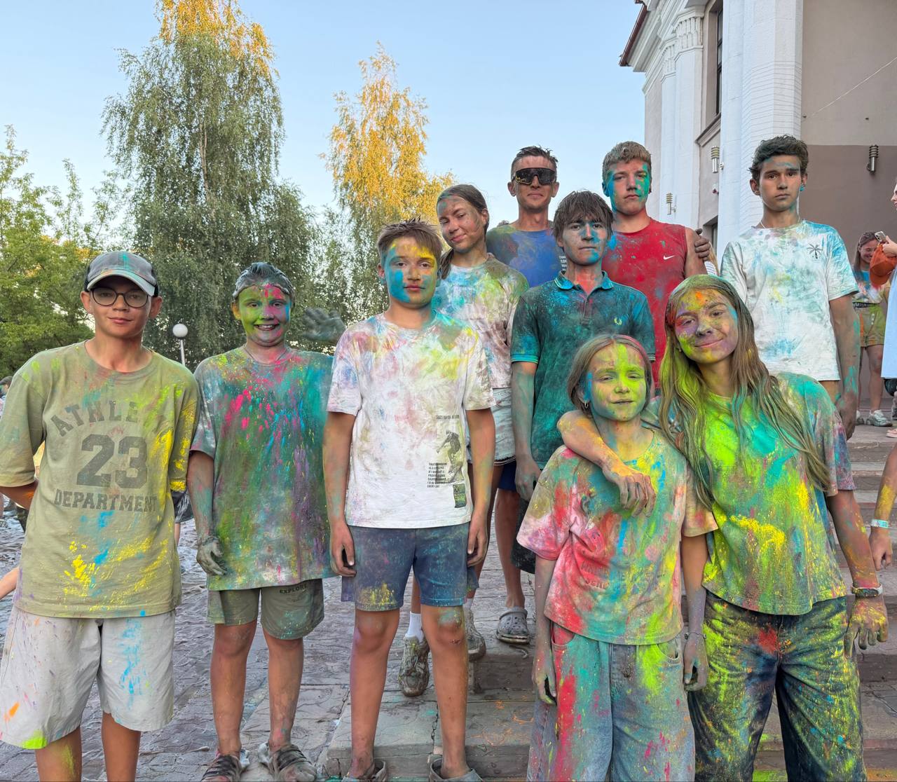 ФОТОФАКТ: сегодня площадка у Дома культуры превратилась в центр притяжения молодежи города!