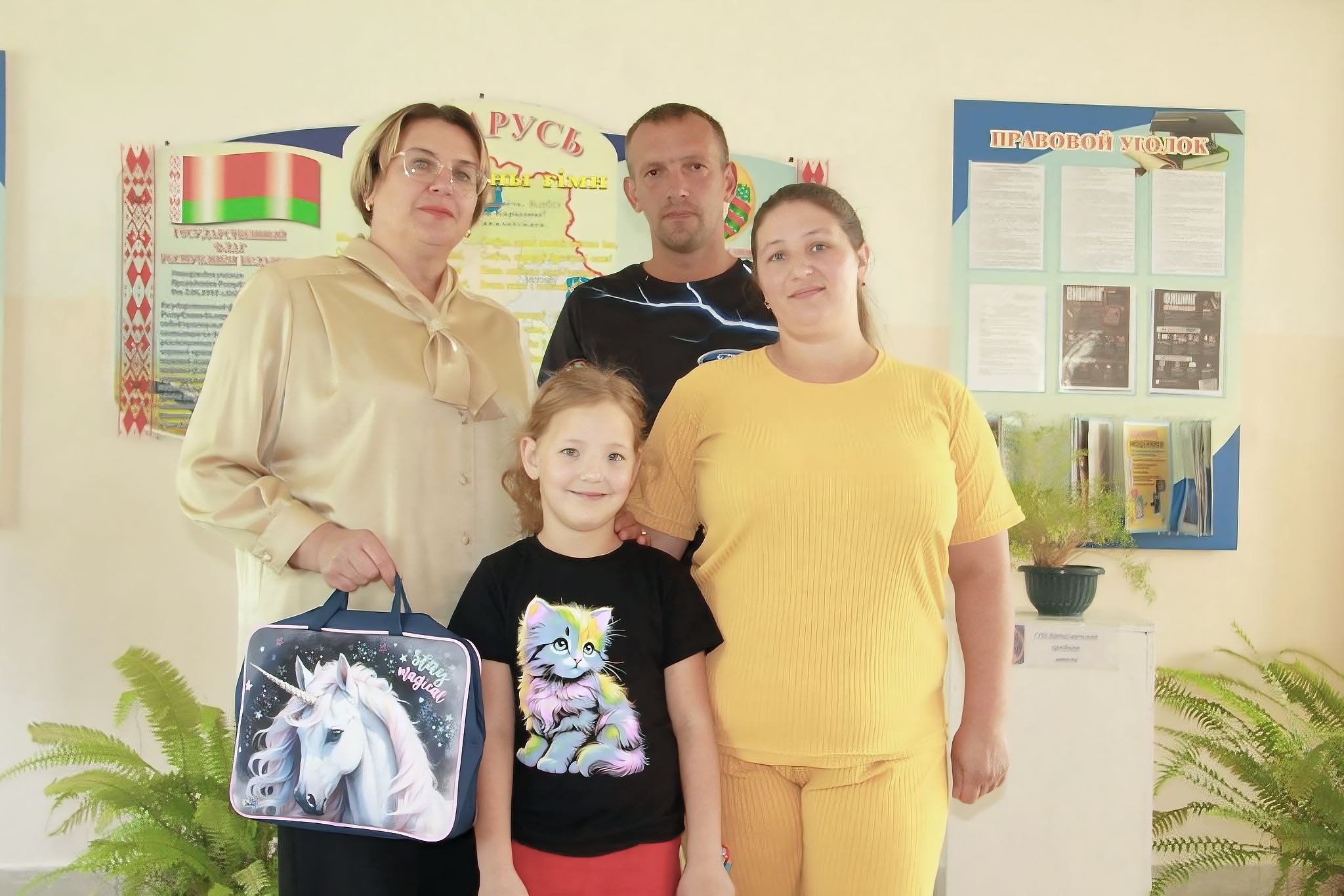 Поспехаў табе, першакласніца!”: калектыў газеты падарыў Яўгеніі першы школьны партфель