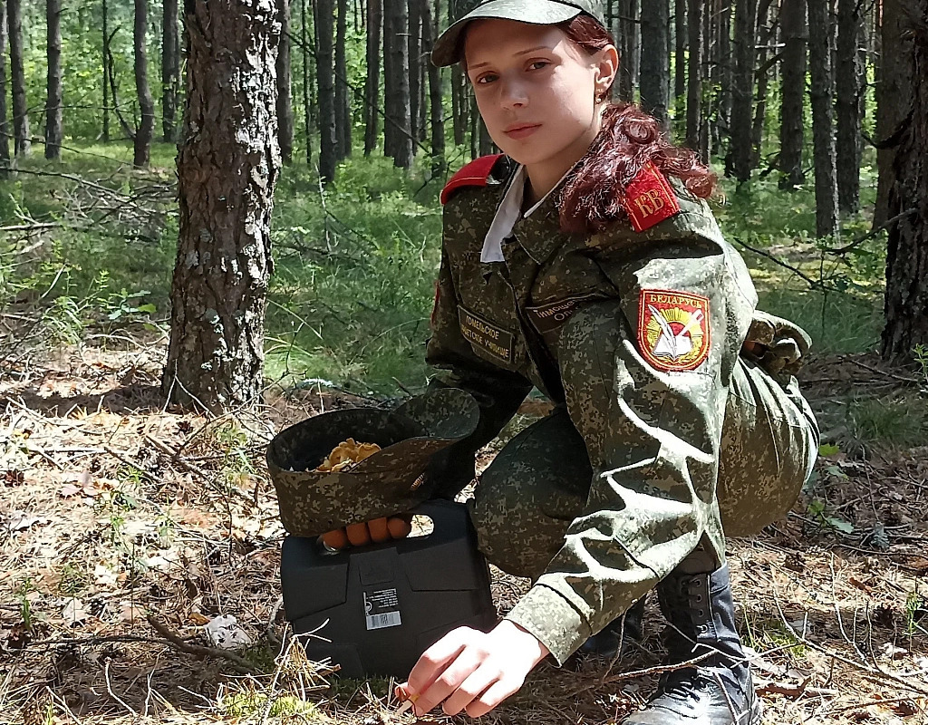 По земле и под землей прошли кадеты во время поисковой экспедиции в местах былых боев на Петриковщине