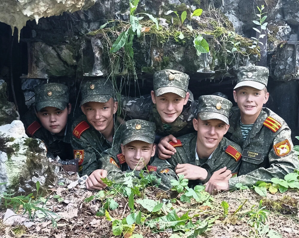 По земле и под землей прошли кадеты во время поисковой экспедиции в местах былых боев на Петриковщине