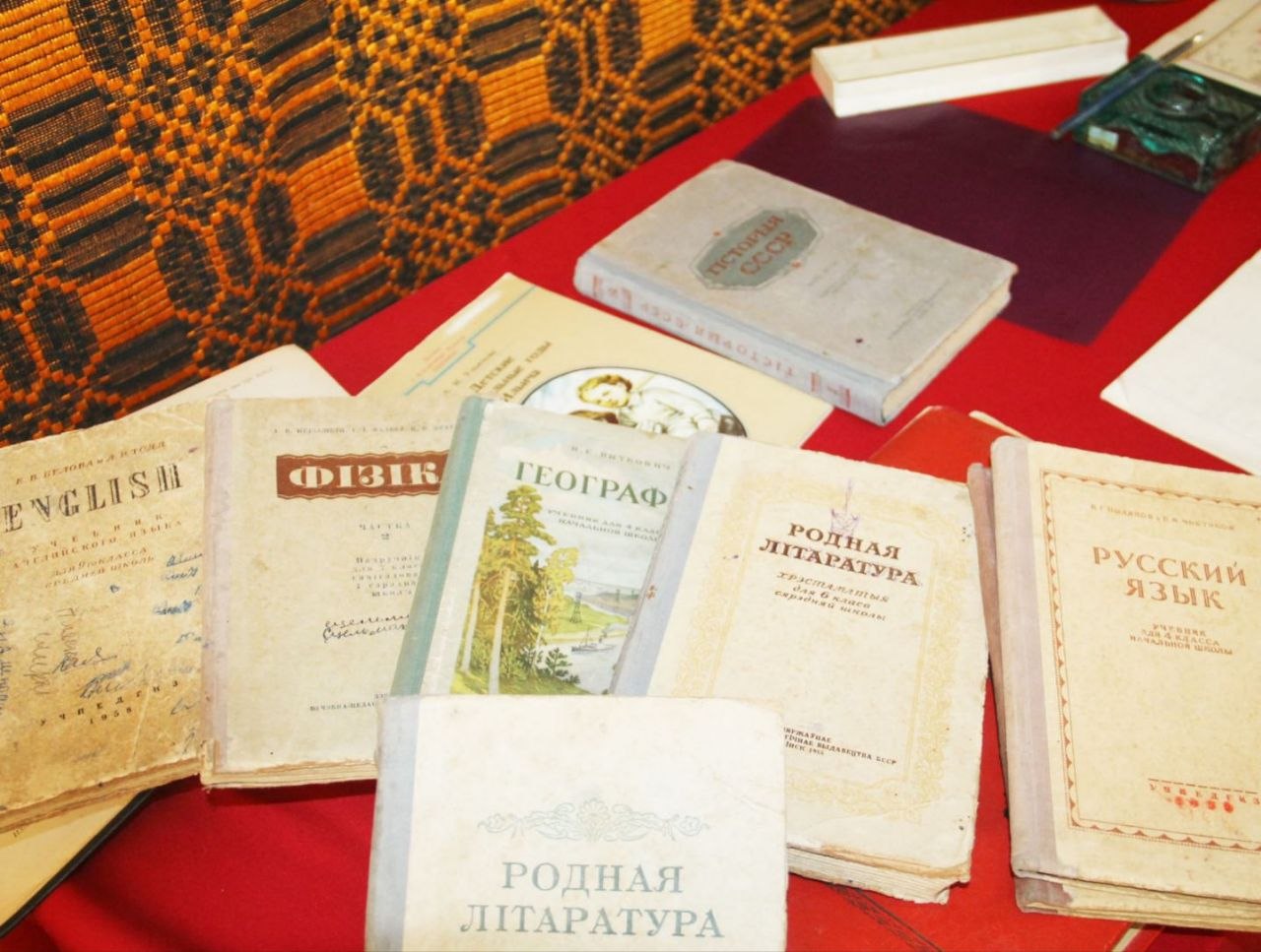 “Памяць школьных гадоў”: падарожжа ў мінулае ў Петрыкаўскім краязнаўчым музеі