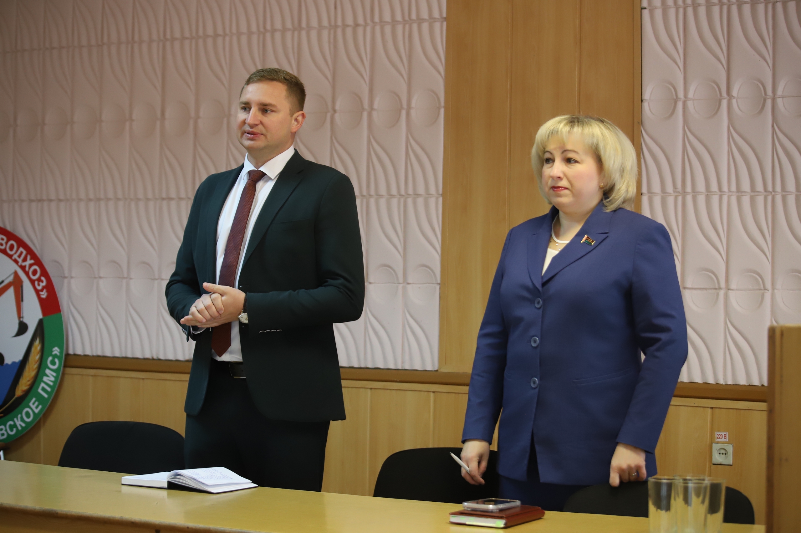 Встреча с депутатом:  Светлана Сенько пообщалась с работниками Петриковского ПМС