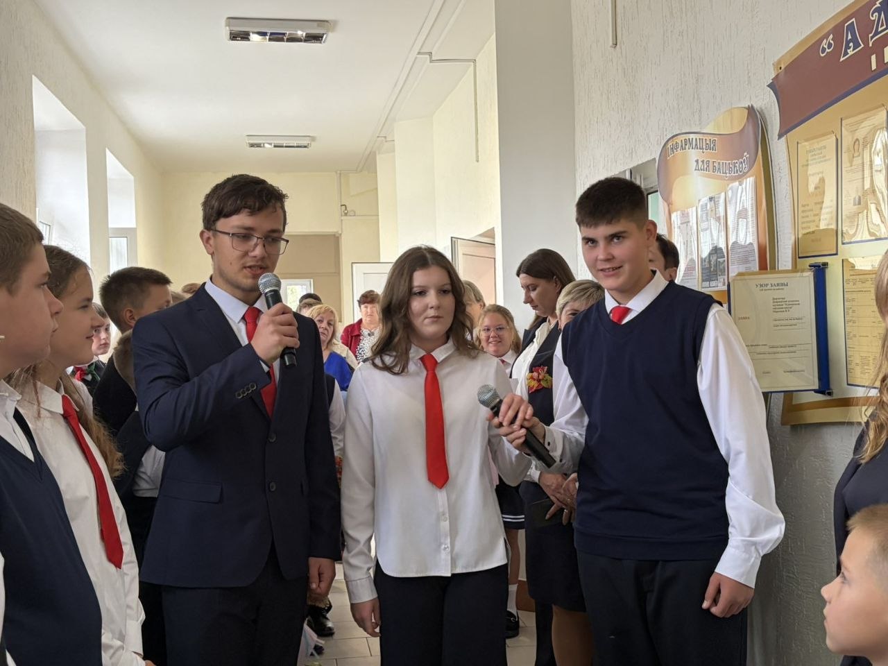Урачыстая лінейка ў Курыціцкай сярэдняй школе