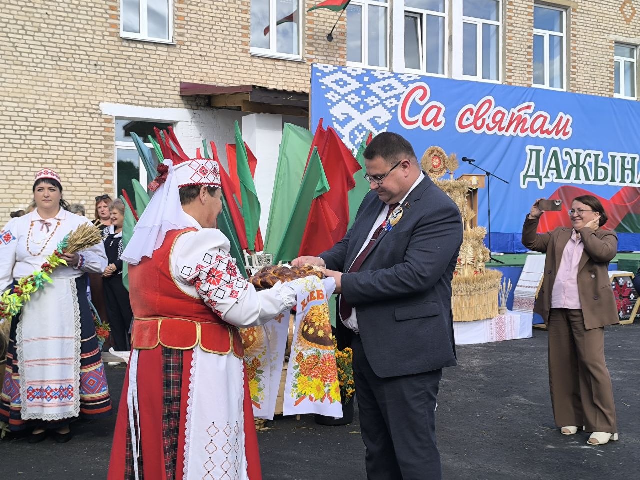 Свята працы, прыгажосці і хлеба!