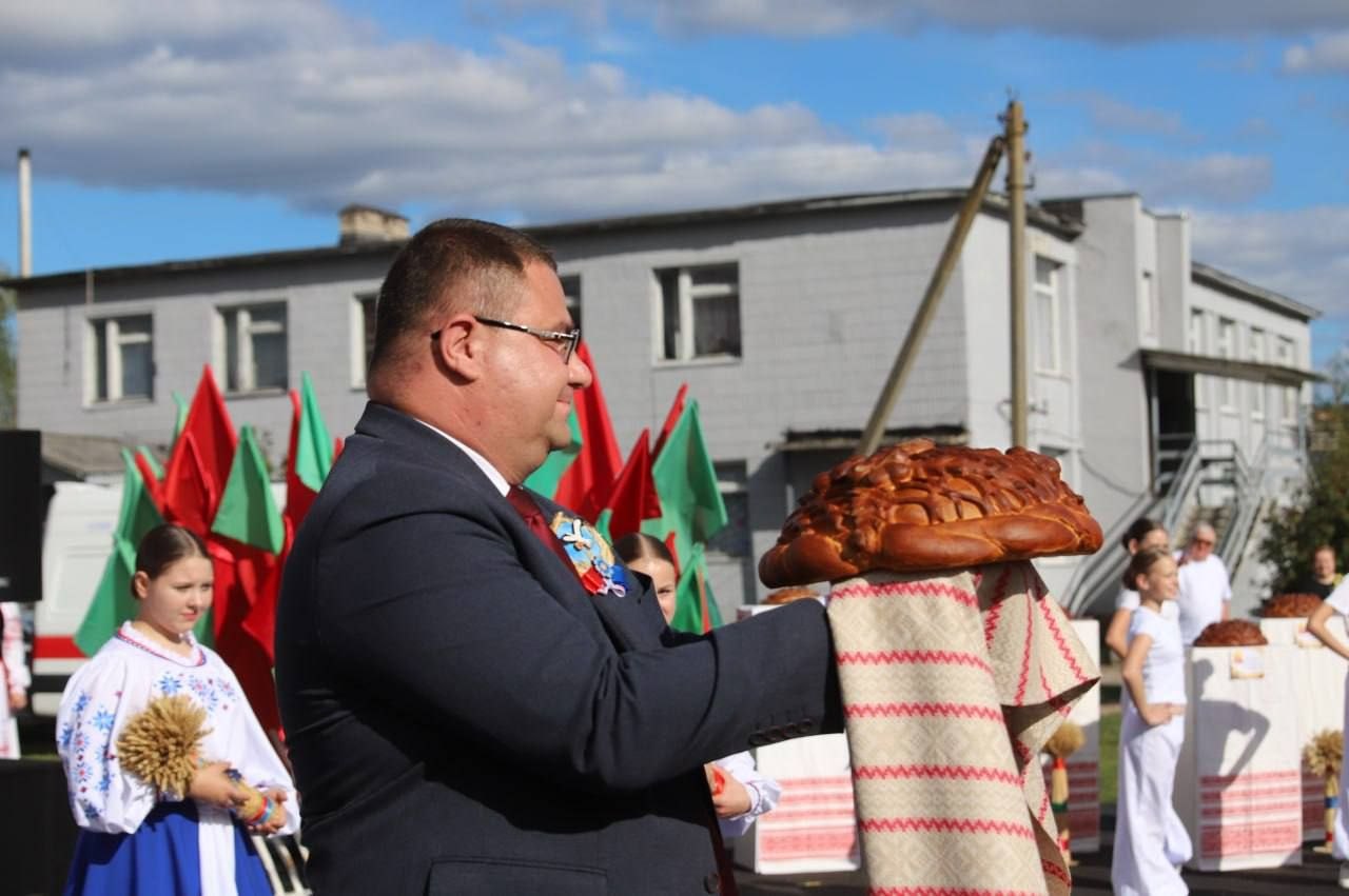 Свята працы, прыгажосці і хлеба!