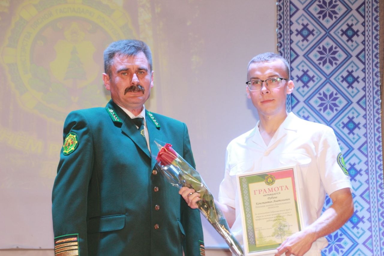 Святло зялёнага багацця: Пятрыкаўшчына віншуе ахоўнікаў лесу!