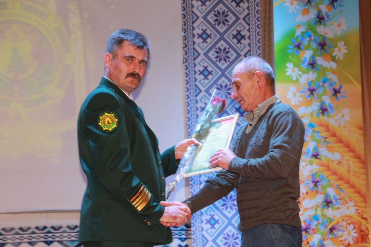 Святло зялёнага багацця: Пятрыкаўшчына віншуе ахоўнікаў лесу!