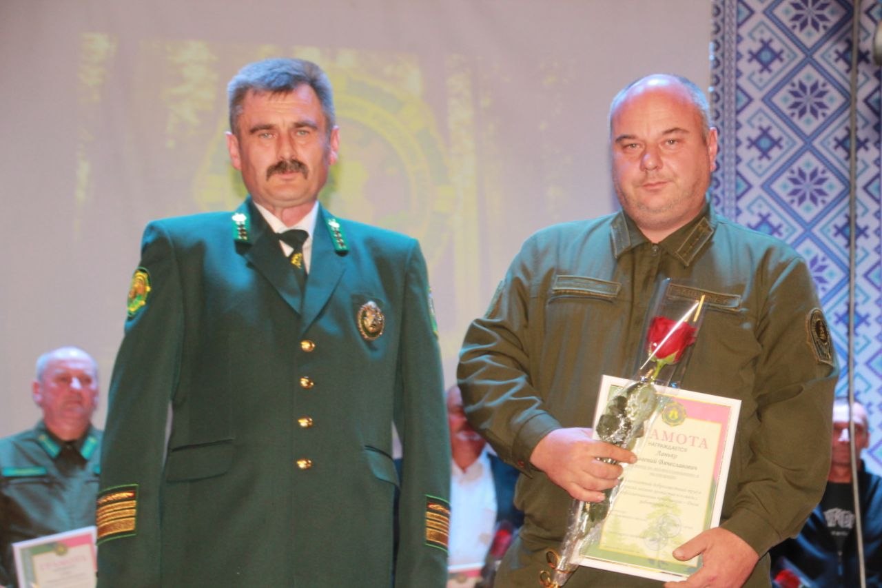 Святло зялёнага багацця: Пятрыкаўшчына віншуе ахоўнікаў лесу!