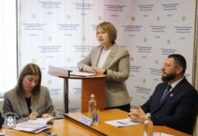 Член Совета Республики, председатель областного Совета депутатов Екатерина Зенкевич встретилась с сотрудниками Светлогорского РОЧС