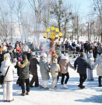 ФОТАРЭПАРТАЖ: Масленіца ідзе па населеных пунктах Петрыкаўшчыны