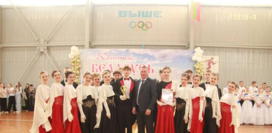А мелодыя вальса струменіцца…