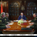 Лукашенко заслушивает доклад по тематике плана строительства и развития Вооруженных Сил