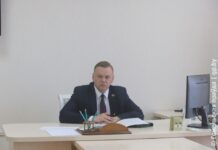 Пустить автобус и срубить дерево: заместитель председателя облисполкома Дмитрий Алейников провел прямую телефонную линию