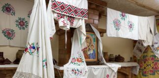 У Петрыкаўскім гісторыка-краязнаўчым музеі прадстаўлена аўтэнтычная этнаграфічная выстава «Таямніцы бабулінай скрыні»