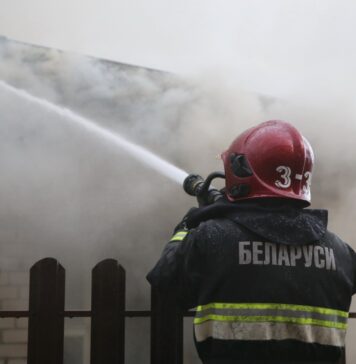 Пожар в д. Рубча: неосторожность при курении привела к возгоранию