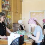Працоўны атрад па пашыве ручнікоў і сурвэтак паспяхова працуе на базе першай гарадской школы