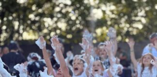 ФОТОФАКТ: сегодня площадка у Дома культуры превратилась в центр притяжения молодежи города!