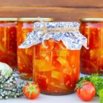 Готовим овощные салаты на зиму: три простых и проверенных рецепта