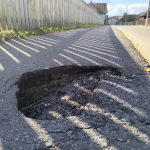 Асфальт на Валадарскага зноў “сышоў пад зямлю”